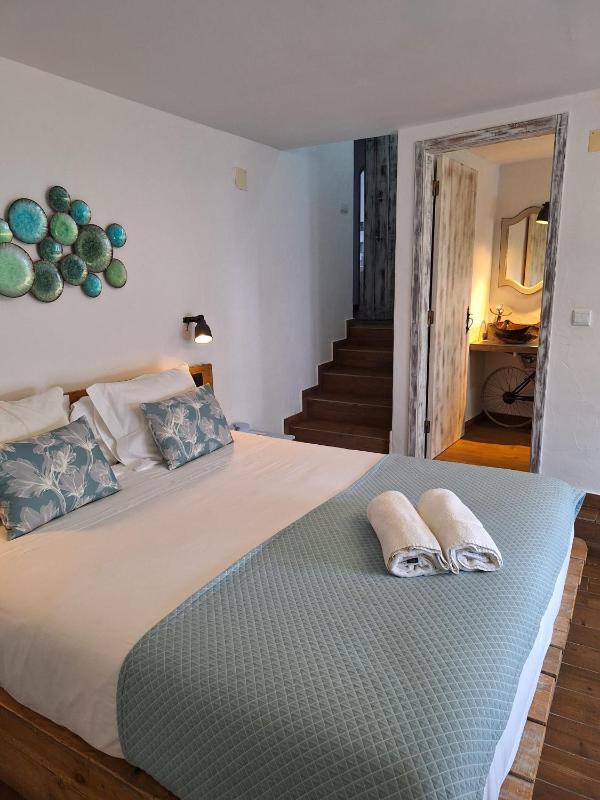 Double Room with Balcony image 1