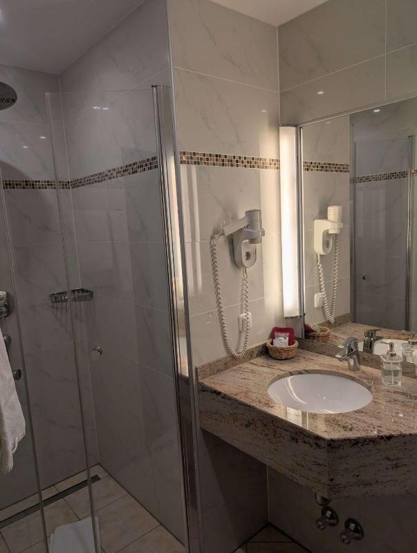 Classic Single Room image 4