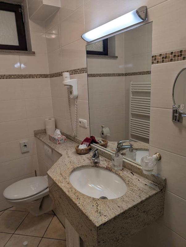 Classic Single Room image 3