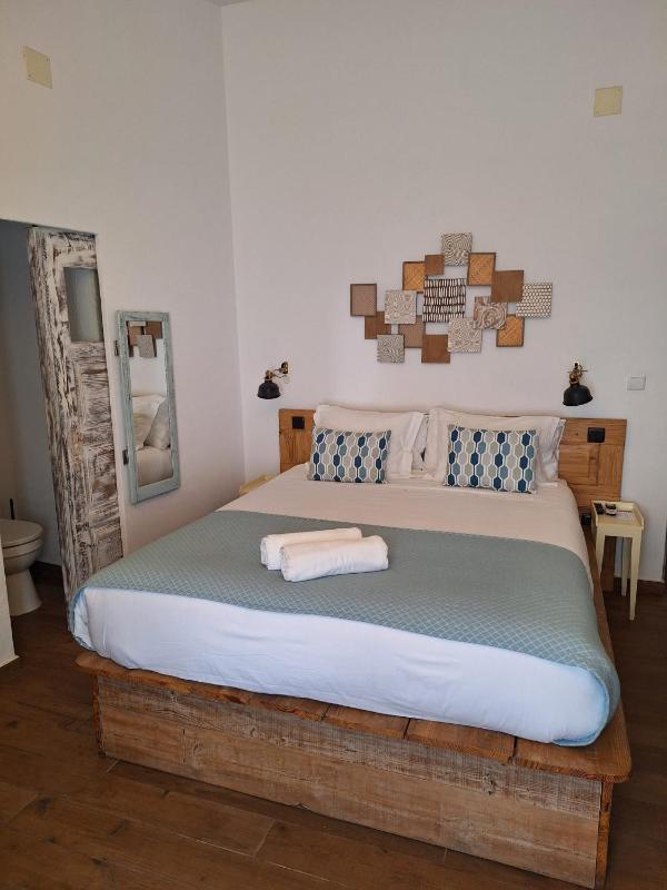Deluxe Double Room image 4