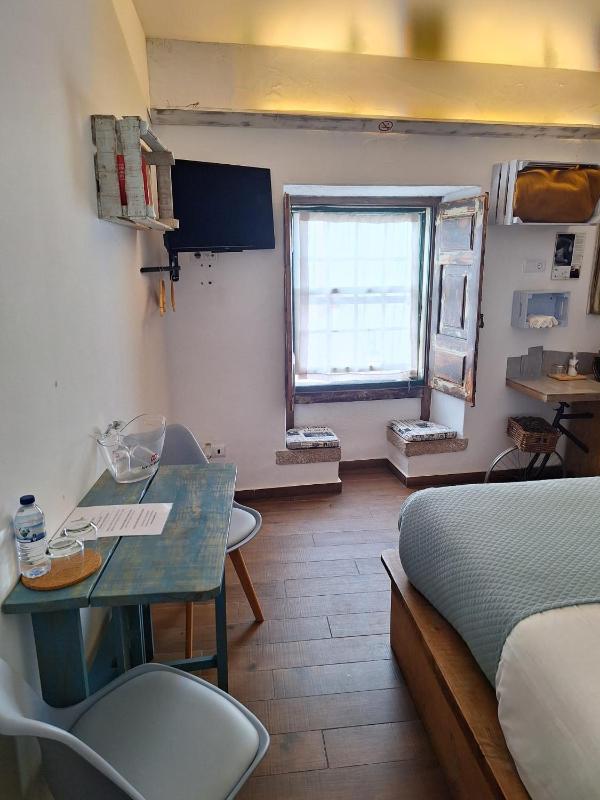 Deluxe Double Room image 2