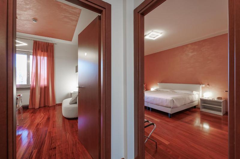Standard Suite image 1