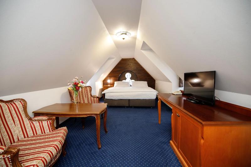 Standard Double or Twin Room image 3