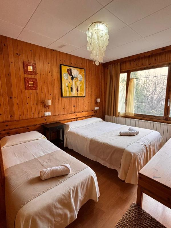 Double or Twin Room image 3