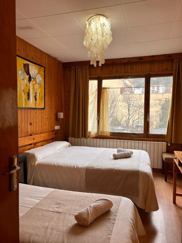 Triple Room (2 Adults + 1 Child) image 4
