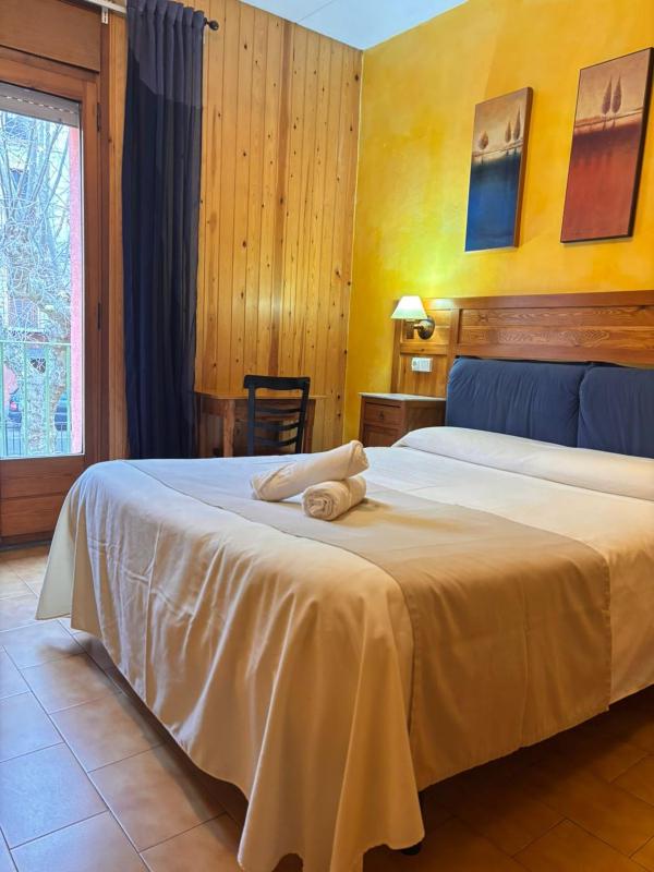 Double Room image 3