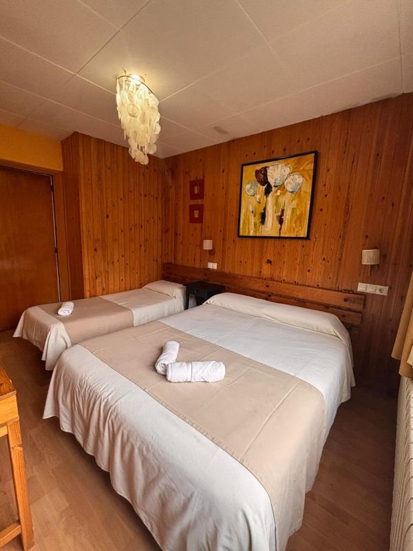 Triple Room (2 Adults + 1 Child) image 3