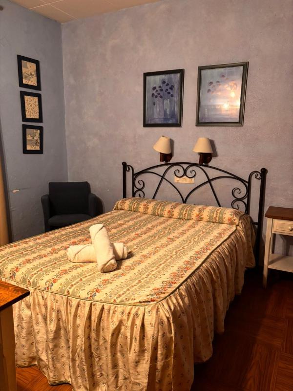 Double Room image 3