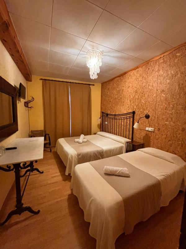 Triple Room (2 Adults + 1 Child) image 2