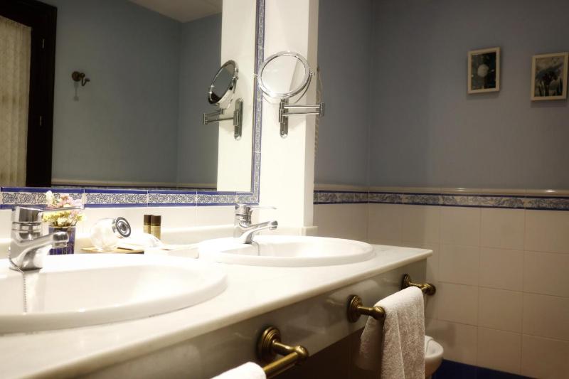 Superior Double Room image 1