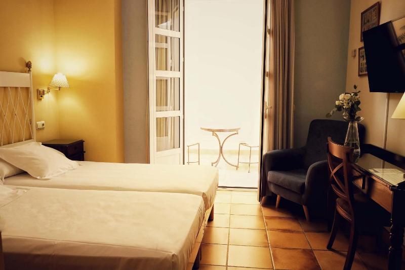 Double or Twin Room image 2