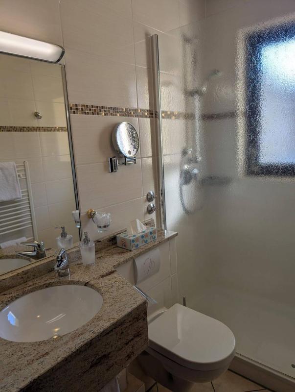 Double Room with Balcony image 2