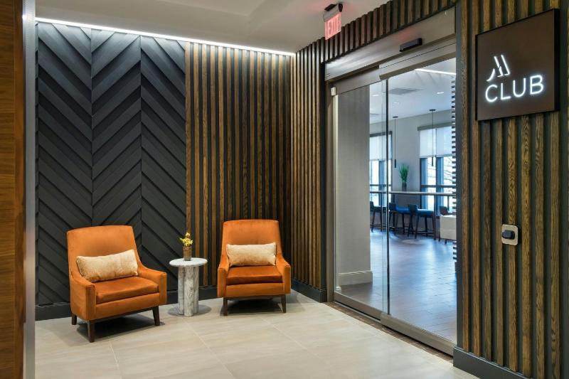 Two Queen Beds Room - Club Access image 2