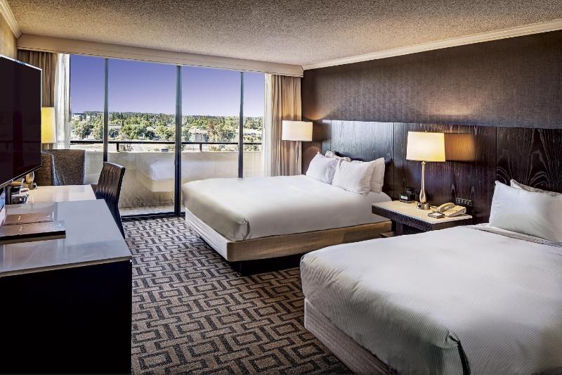 Queen Room with Two Queen Beds and Bath Tub - Mobility Access image 1