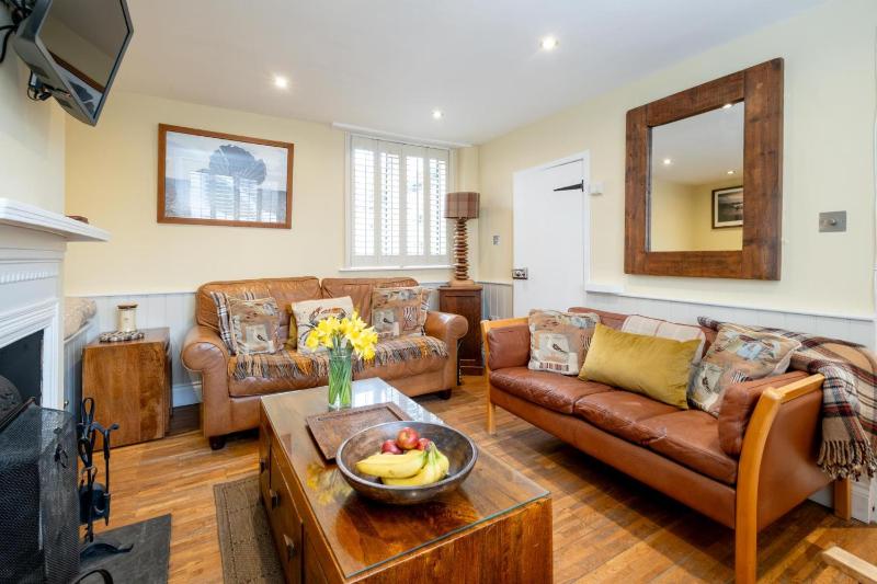 Pebble Cottage - 6 Victoria Rd - Aldeburgh Coastal Cottages - image 1