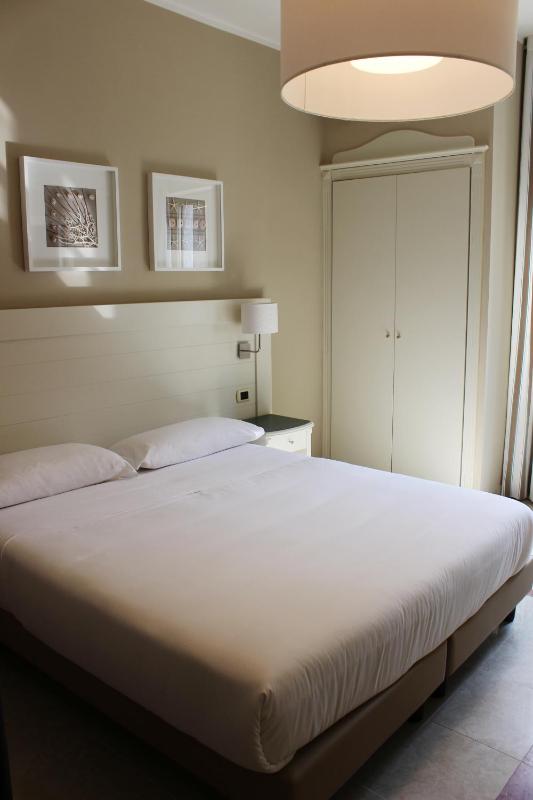 Superior Double Room with Sea View image 3