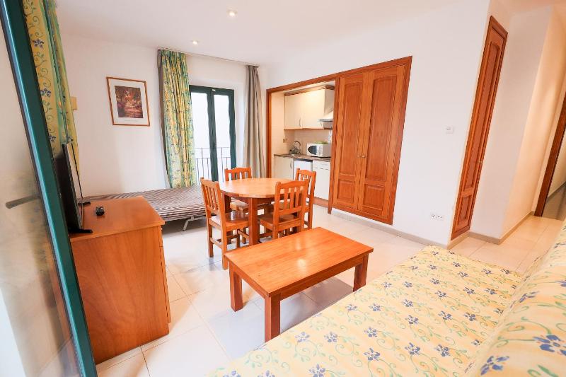 Apartamentos Royal - image 30