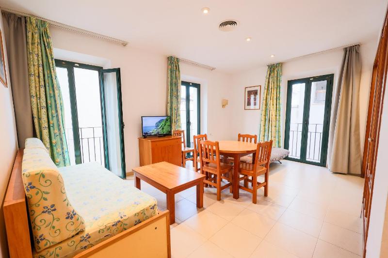Apartamentos Royal - image 22