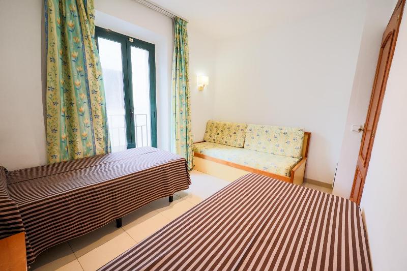 Apartamentos Royal - image 17