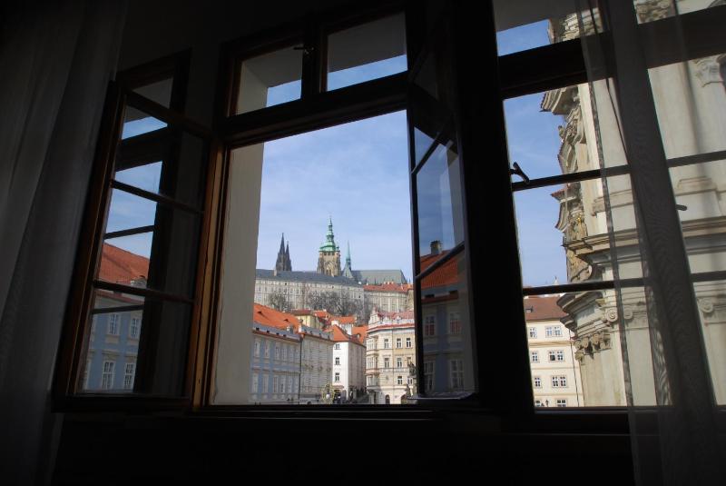 2-Bedroom Apartment with Prague Castle View image 4