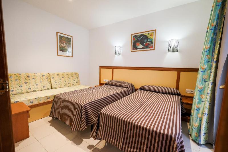 Apartamentos Royal - image 3