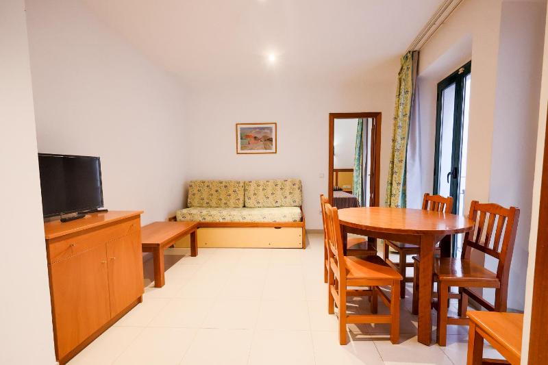 Apartamentos Royal - image 8