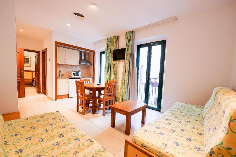Apartamentos Royal - image 16