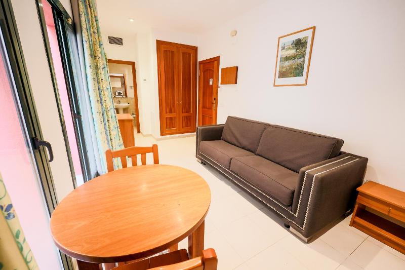 Apartamentos Royal - image 21