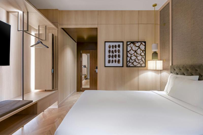 Standard Queen Room image 4