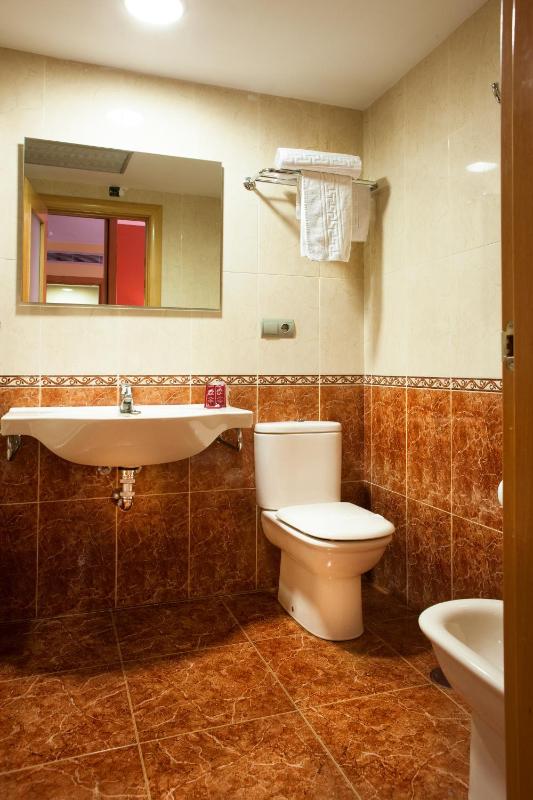 Triple Room with Private Bathroom image 2