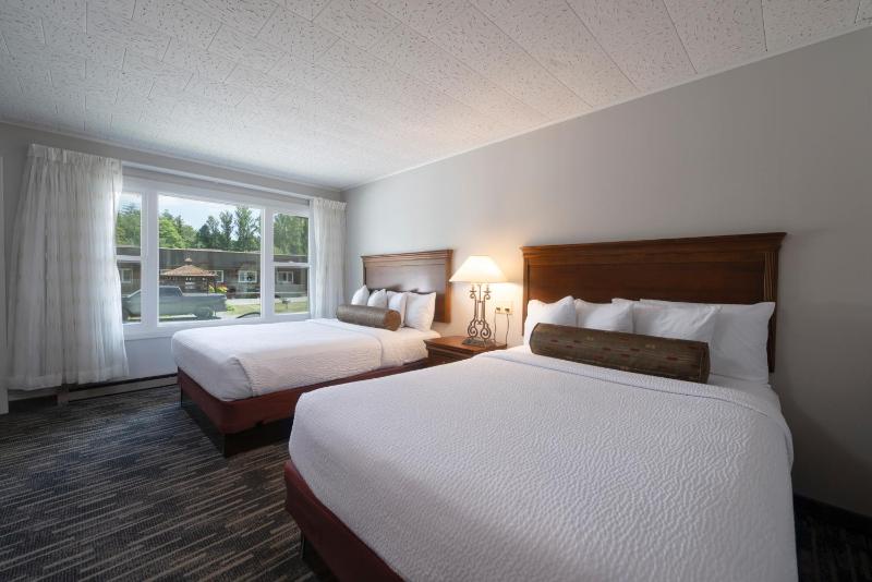 Lakeside with Two Queen Beds Back of the Building image 1