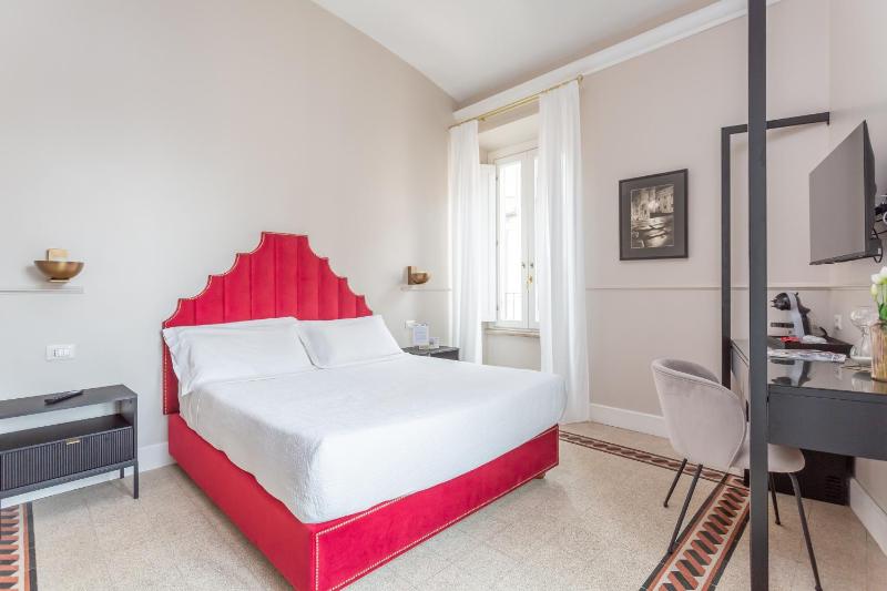 Deluxe Double or Twin Room image 4
