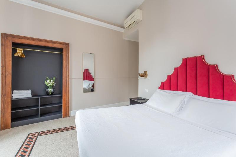 Deluxe Double or Twin Room image 3