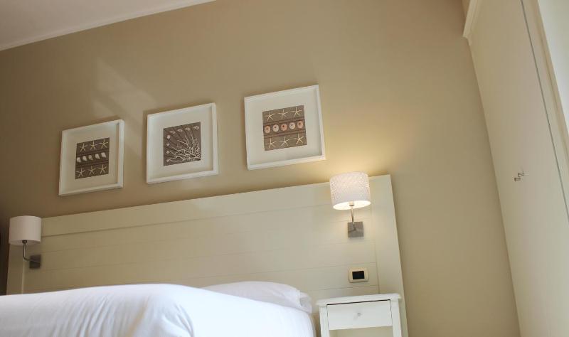 Classic Double or Twin Room image 3