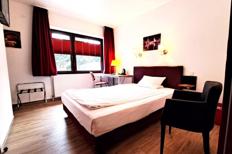 Single Room image 3