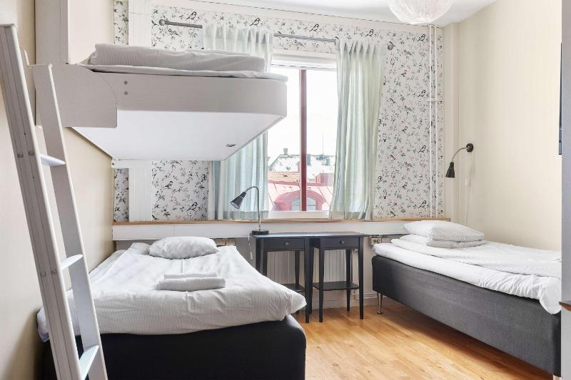 Economy Twin Room with Wall Bed - Non-Smoking image 4