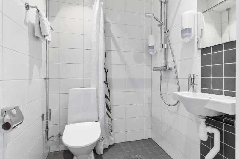 Economy Twin Room with Wall Bed - Non-Smoking image 3