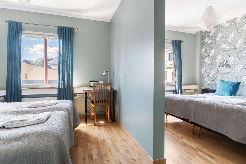 Standard Room with Four Single Beds - Non-Smoking image 4