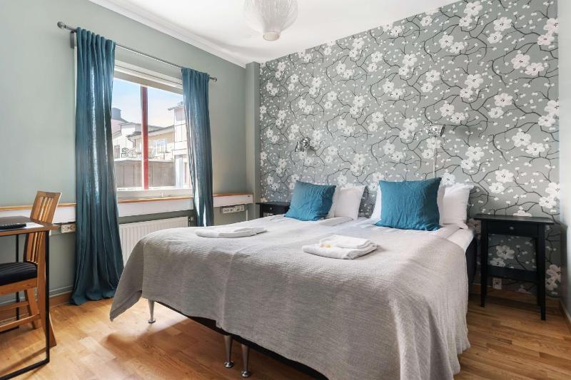 Standard Room with Four Single Beds - Non-Smoking image 3