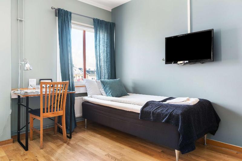 Standard Room with Three Single Beds - Non-Smoking image 4