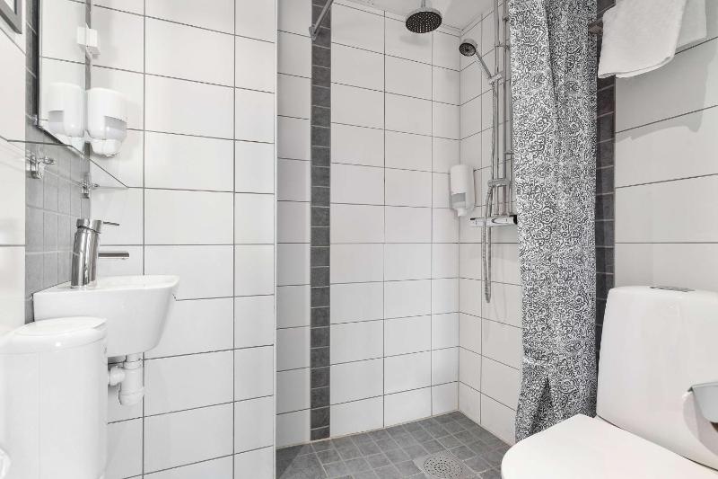 Economy Twin Room with Wall Bed - Non-Smoking image 2