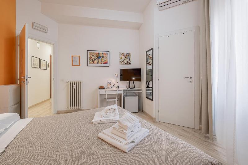 Double Room with Private Bathroom image 4