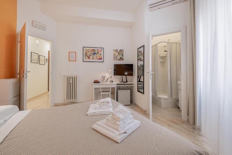 Double Room with Private Bathroom image 3