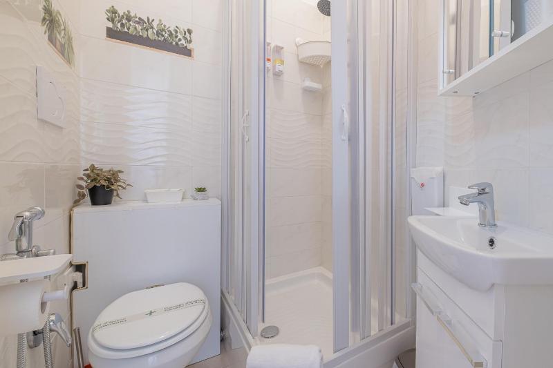 Double Room with Private Bathroom image 2