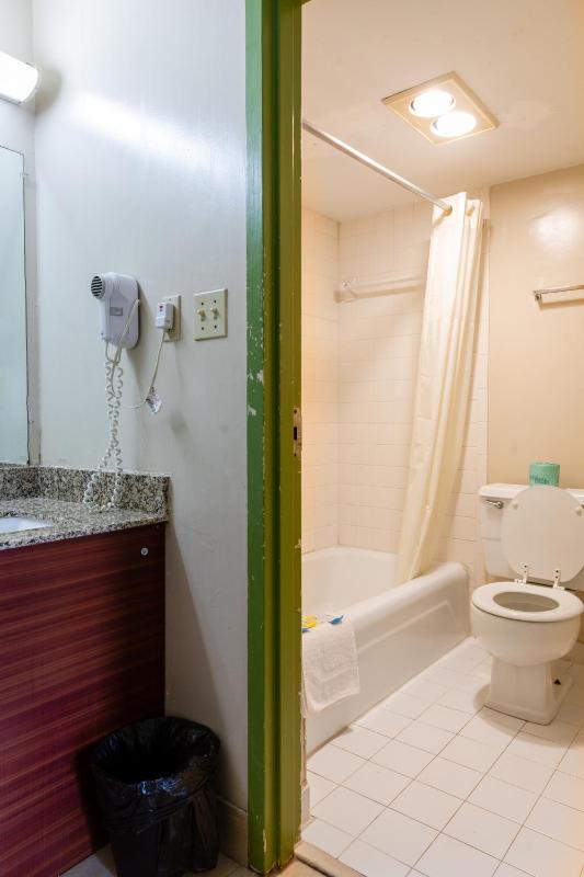Deluxe King Room image 3