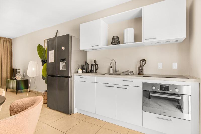 Bliss Sunset Apartment - image 13