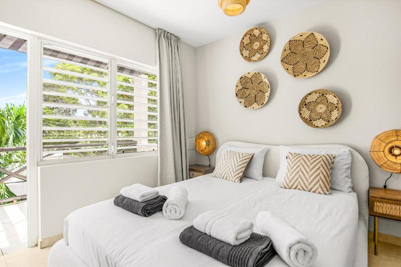 Bliss Sunset Apartment - image 6