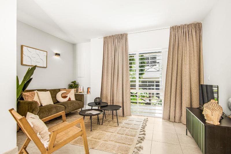 Bliss Sunset Apartment - image 15