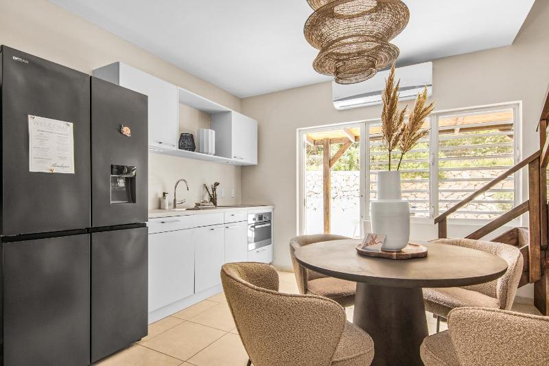 Bliss Sunset Apartment - image 12