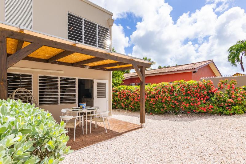 Bliss Sunset Apartment - image 3